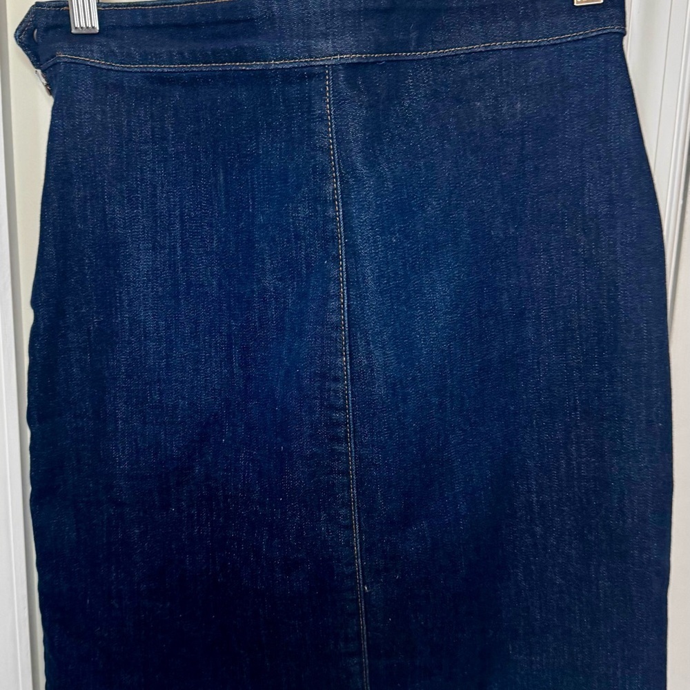 Ann Taylor Factory denim pencil
Skirt 10 Petite - Picture 6 of 7